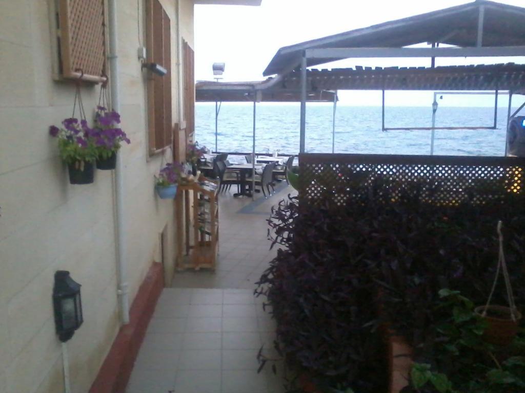 Yali Hotel Side Exterior foto